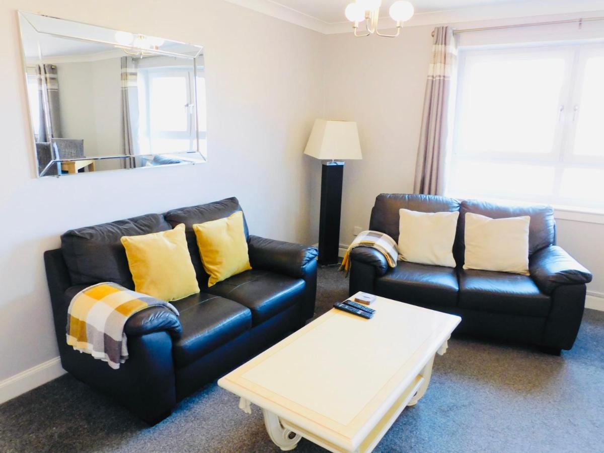 Beautiful 3 Bedroom Apt, Mins From Glasgow Airport, M8 & Sec Paisley Exterior foto